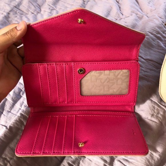 DKNY Tote Purse. Large. Excellent Condition. - Picture 5 of 6